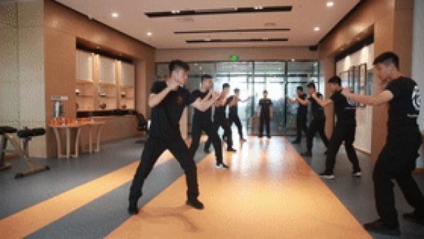 乘客误开飞机应急舱门被判赔7万